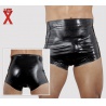 Latexový černý top s výstřihem a kovovým zdobením na prsou