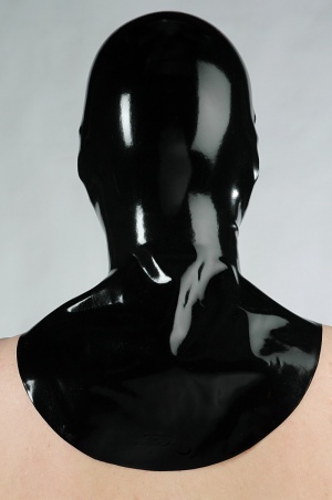 Latexová maska s otevřenou pusou a límcem černá