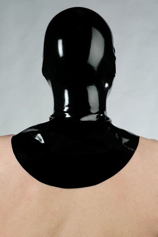 Latexová maska bez otvorů s límcem černá