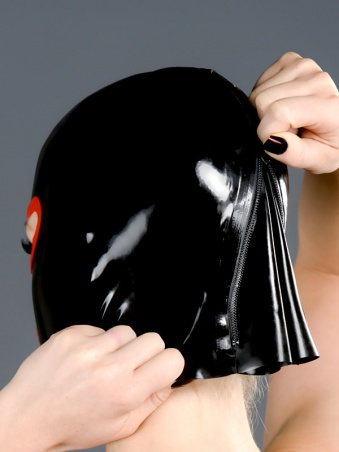 Latexová maska s perforovanýma očima černá  POLYMORPHE