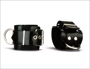 Latexová pouta na ruce BLACKSTYLE