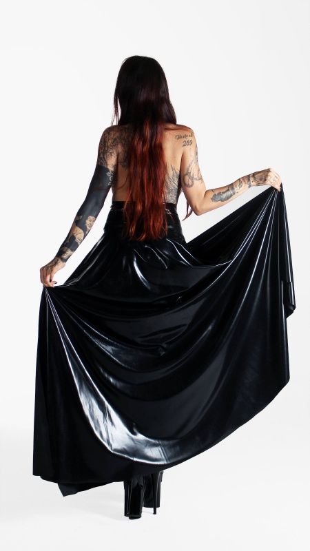 Latexová dlouhá půlkolová sukně černá