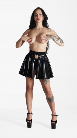 Latexová kolová sukně s rozparkem černá