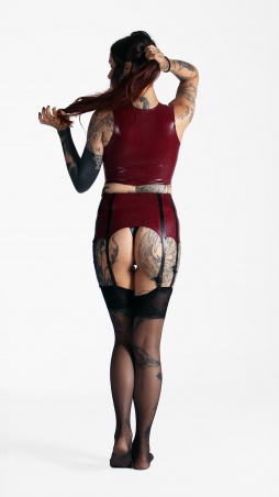 Latexový top s předním šněrováním švestkový