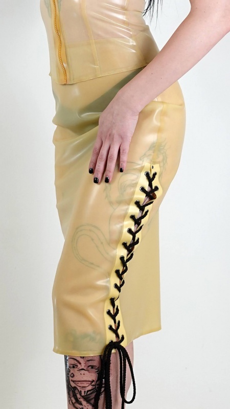 Latexová midi sukně se šněrováním transparent