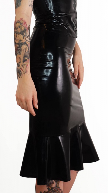 Latexová pouzdrová sukně s volánem černá
