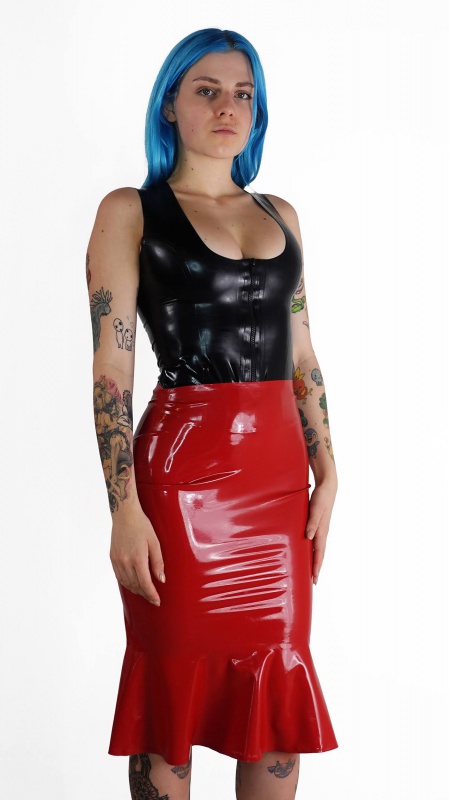 Latexová pouzdrová sukně s volánem červená